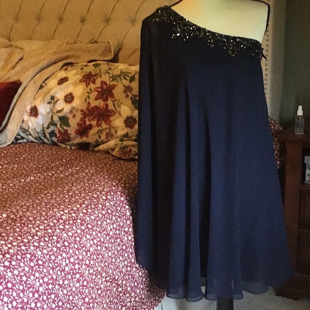 Dress - Picture 7 of 16